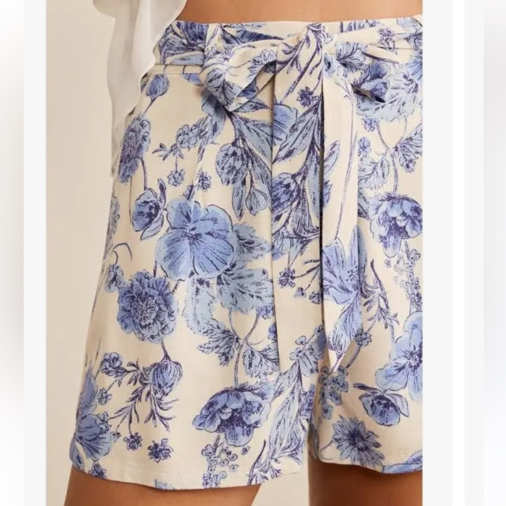 NWT Floral Printed Linen Blend Shorts
